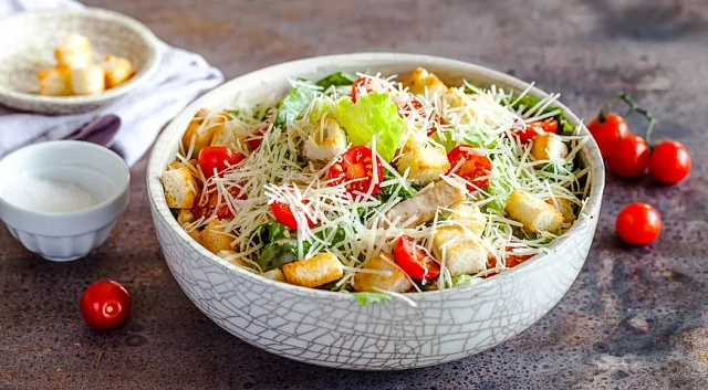 Салат Коктейль с копченой куриной грудкой